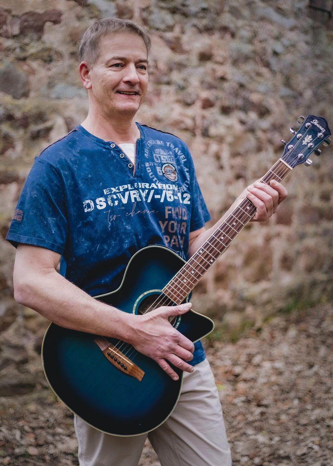 Uwe Höll mit Gitarre